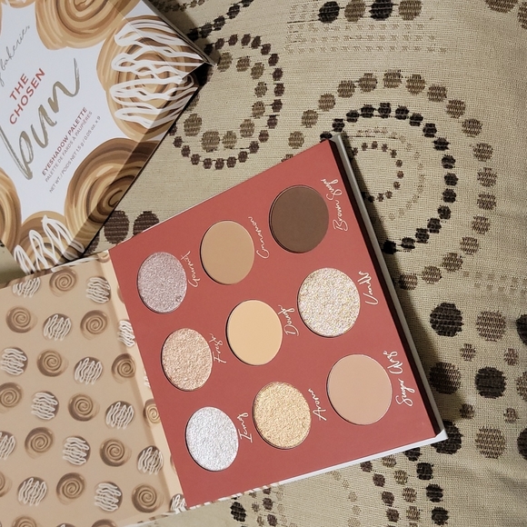 Beauty Bakerie The Chosen Bun Eyeshadow Palette - Picture 2 of 4